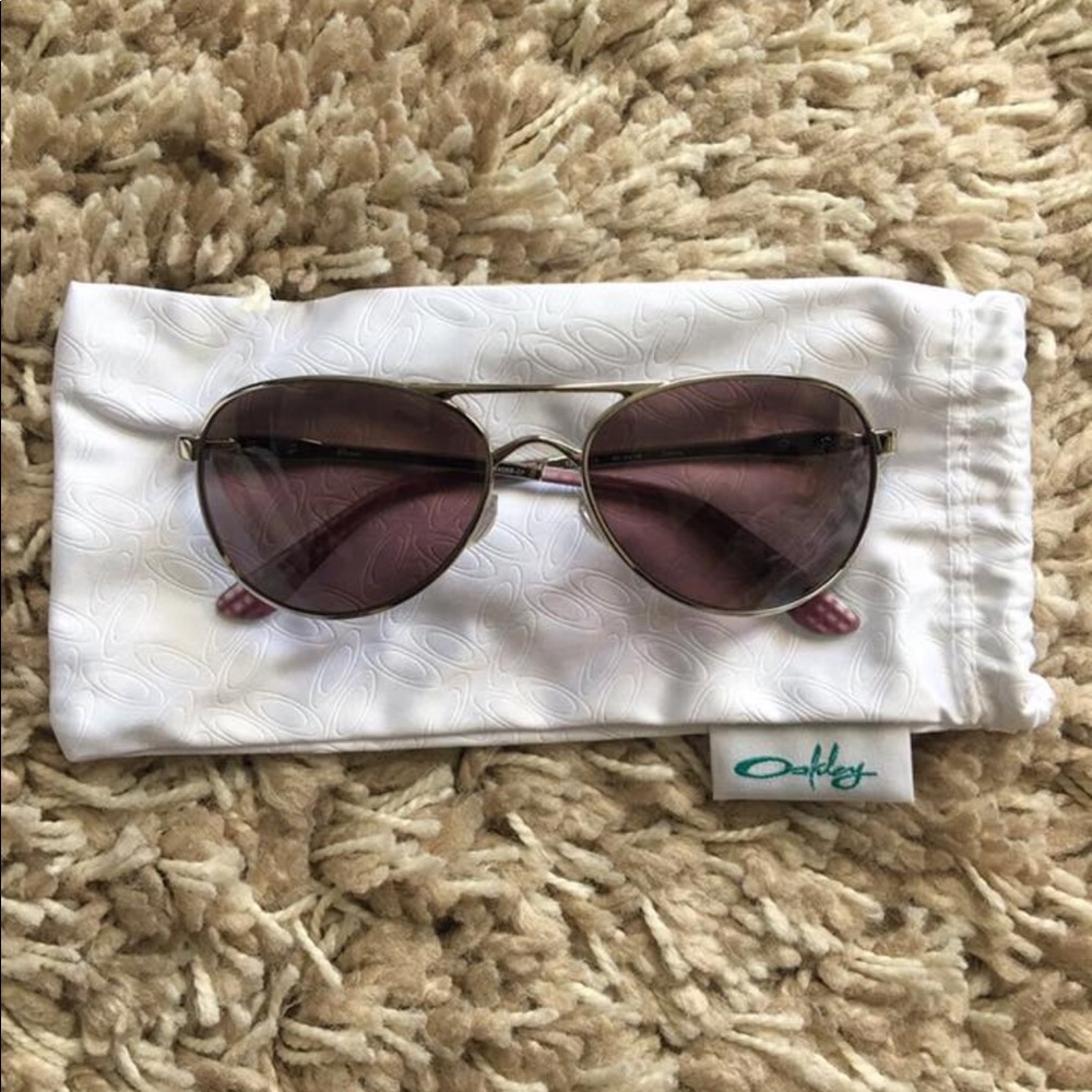 New Oakley women’s sunglasses- never worn